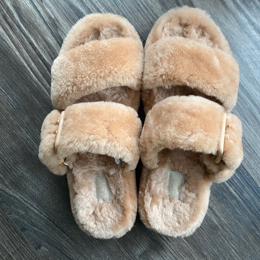 UGG Fuzz Yeah Sandals - sz.9